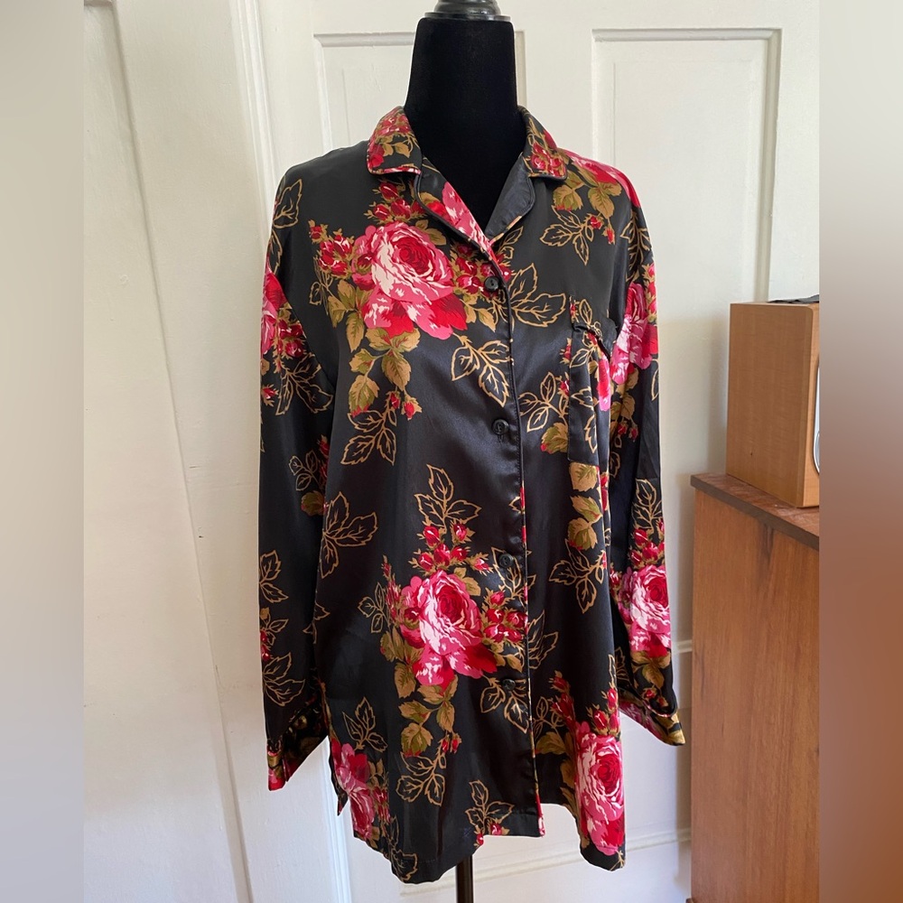 Rose Floral Button-Up PJ Satin Lounge Top. Size M.